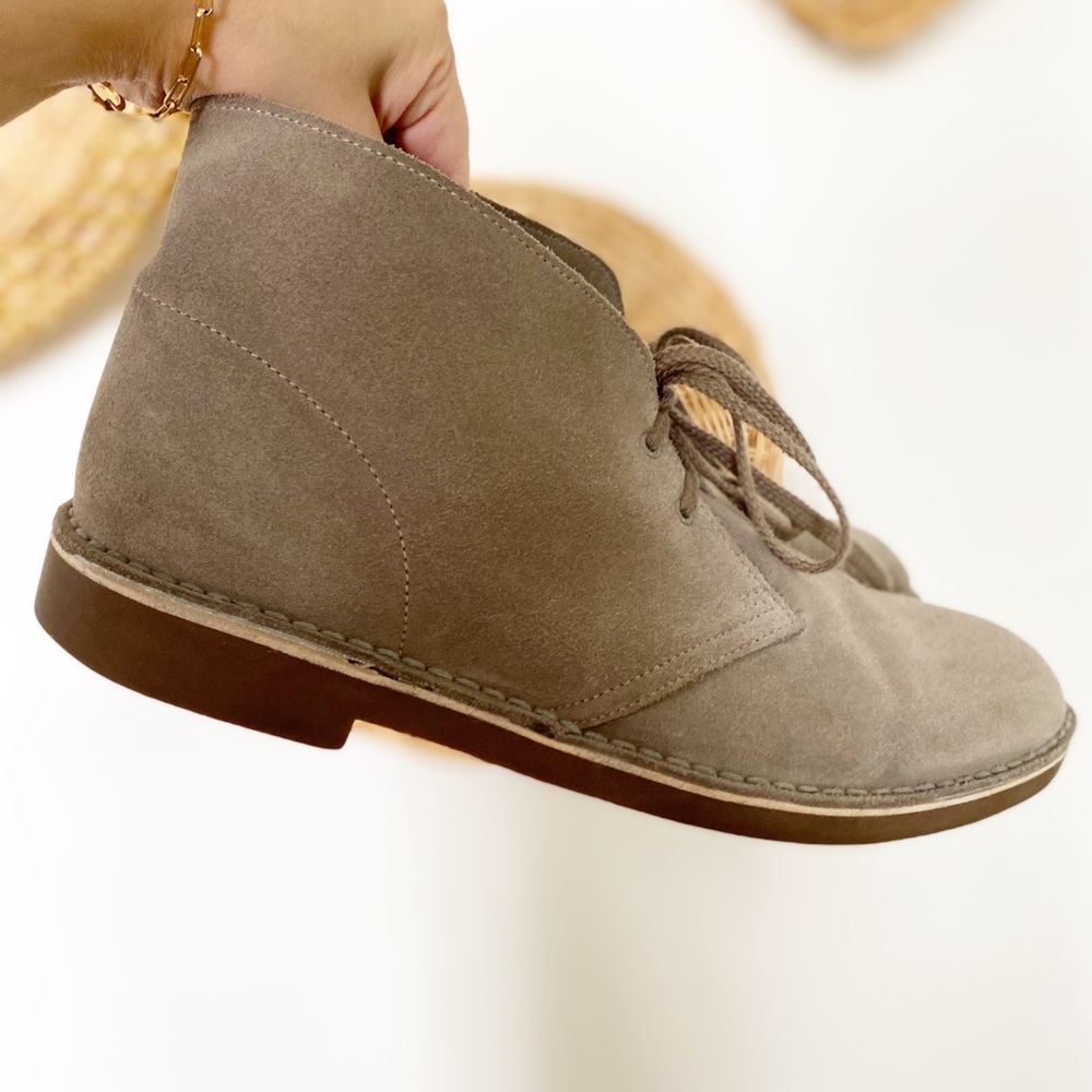 Like New Clarks Desert Boots